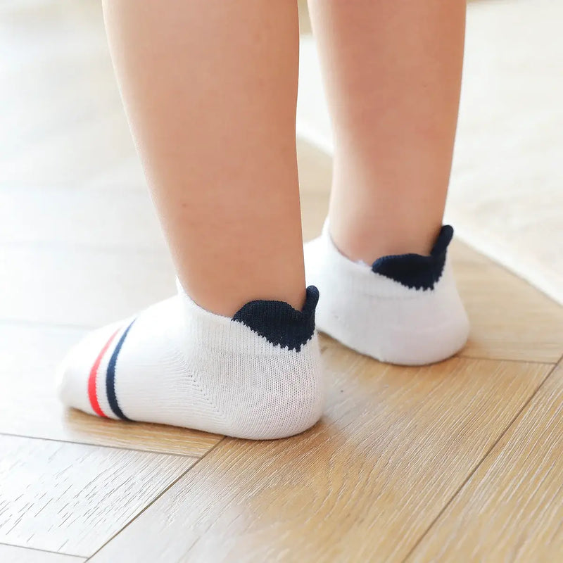 Chaussettes rayure en coton pour enfant à motif cœur | Chaussettes douces et confortables | Disponibles dans une variété de couleurs et de motifs | Un cadeau idéal pour les enfants de tous âges