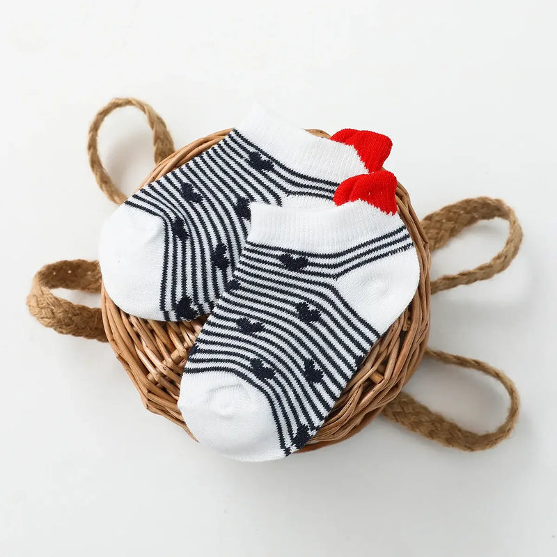 Chaussettes rayure en coton pour enfant à motif cœur | Chaussettes douces et confortables | Disponibles dans une variété de couleurs et de motifs | Un cadeau idéal pour les enfants de tous âges
