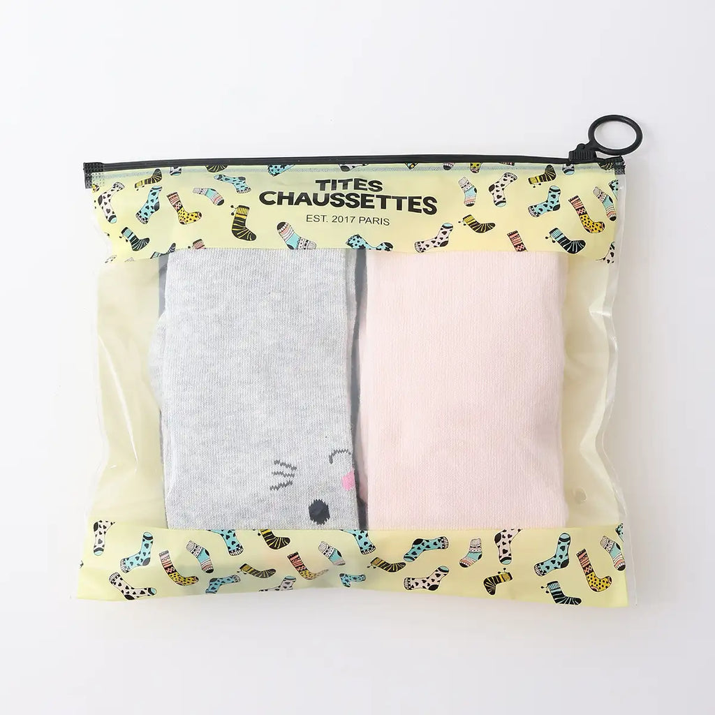 Lot de 2 collants fille : 1 collant gris motif chat et 1 collant rose uni. Doux, confortables et disponibles en 12-24 mois, 2-4 ans et 5-8 ans. Parfaits pour des looks mignons et pratiques au quotidien.
