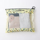 Lot de 2 collants fille : collant marron clair avec cœur sur le genou + collant gris chiné clair. Doux, confortables et disponibles en 12-24 mois, 2-4 ans et 5-8 ans. Un duo pratique et mignon pour le quotidien.