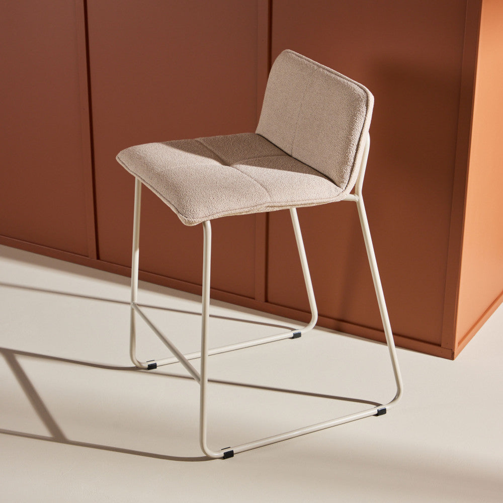 Bisbee - Set Of 2 Bar Stools - Bouclé Fabric With Beige Legs - Beige