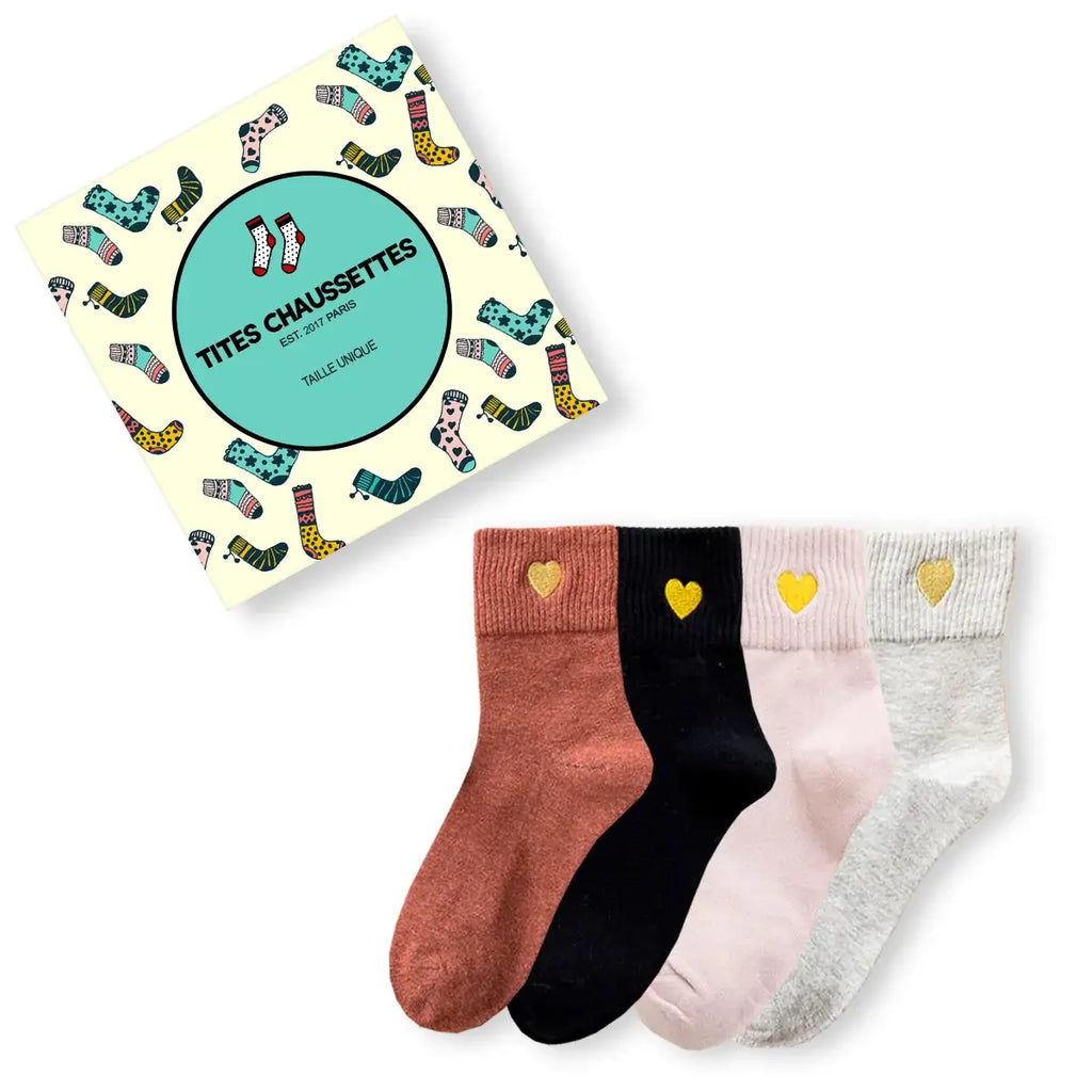 Set de 4 calcetines altos con corazón dorado bordado.