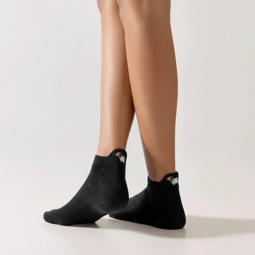 Pack de 4 calcetines bajos con bordado de perrito en el talón. Cómodas, suaves y discretas, se adaptan a todos los estilos. Talla 35-41.