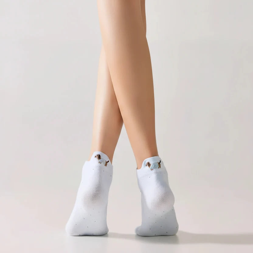 Pack de 4 calcetines bajos con bordado de perrito en el talón. Cómodas, suaves y discretas, se adaptan a todos los estilos. Talla 35-41.