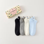 Pack de 4 calcetines bajos con bordado de perrito en el talón. Cómodas, suaves y discretas, se adaptan a todos los estilos. Talla 35-41.