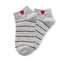 Lot de 5 chaussettes courtes rayées avec cœur brodé. Taille unique stretch 35-41. Confortables, douces et stylées pour un look fun et féminin.
