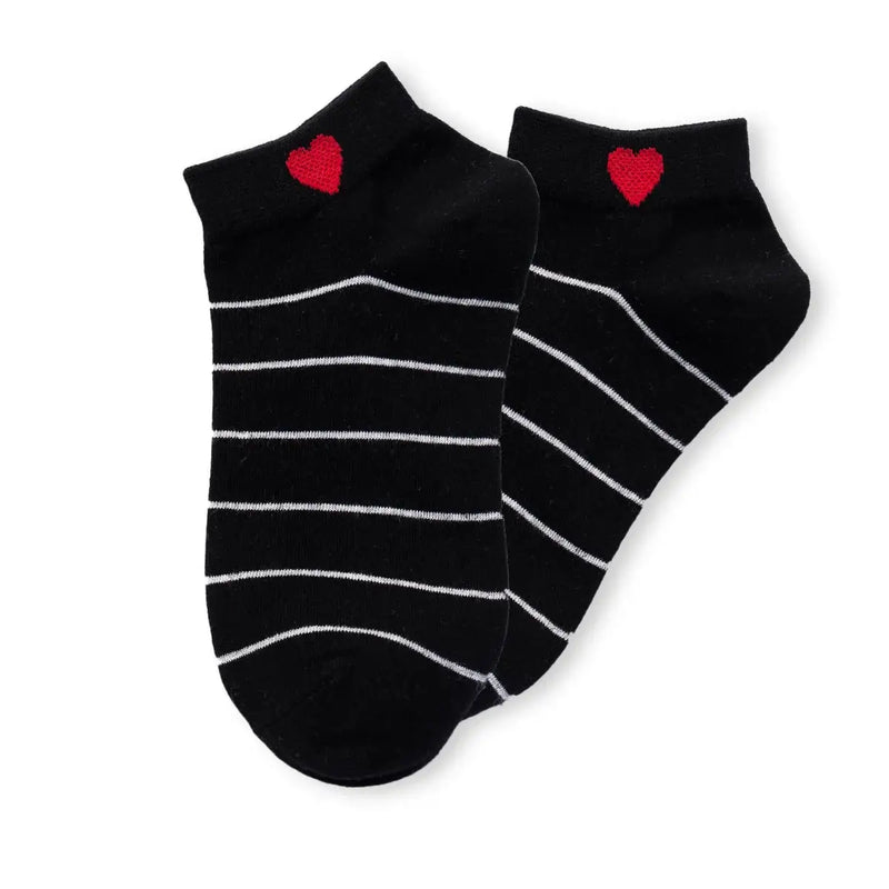 Lot de 5 chaussettes courtes rayées avec cœur brodé. Taille unique stretch 35-41. Confortables, douces et stylées pour un look fun et féminin.