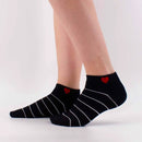 Lot de 5 chaussettes courtes rayées avec cœur brodé. Taille unique stretch 35-41. Confortables, douces et stylées pour un look fun et féminin.