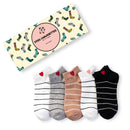 Lot de 5 chaussettes courtes rayées avec cœur brodé. Taille unique stretch 35-41. Confortables, douces et stylées pour un look fun et féminin.