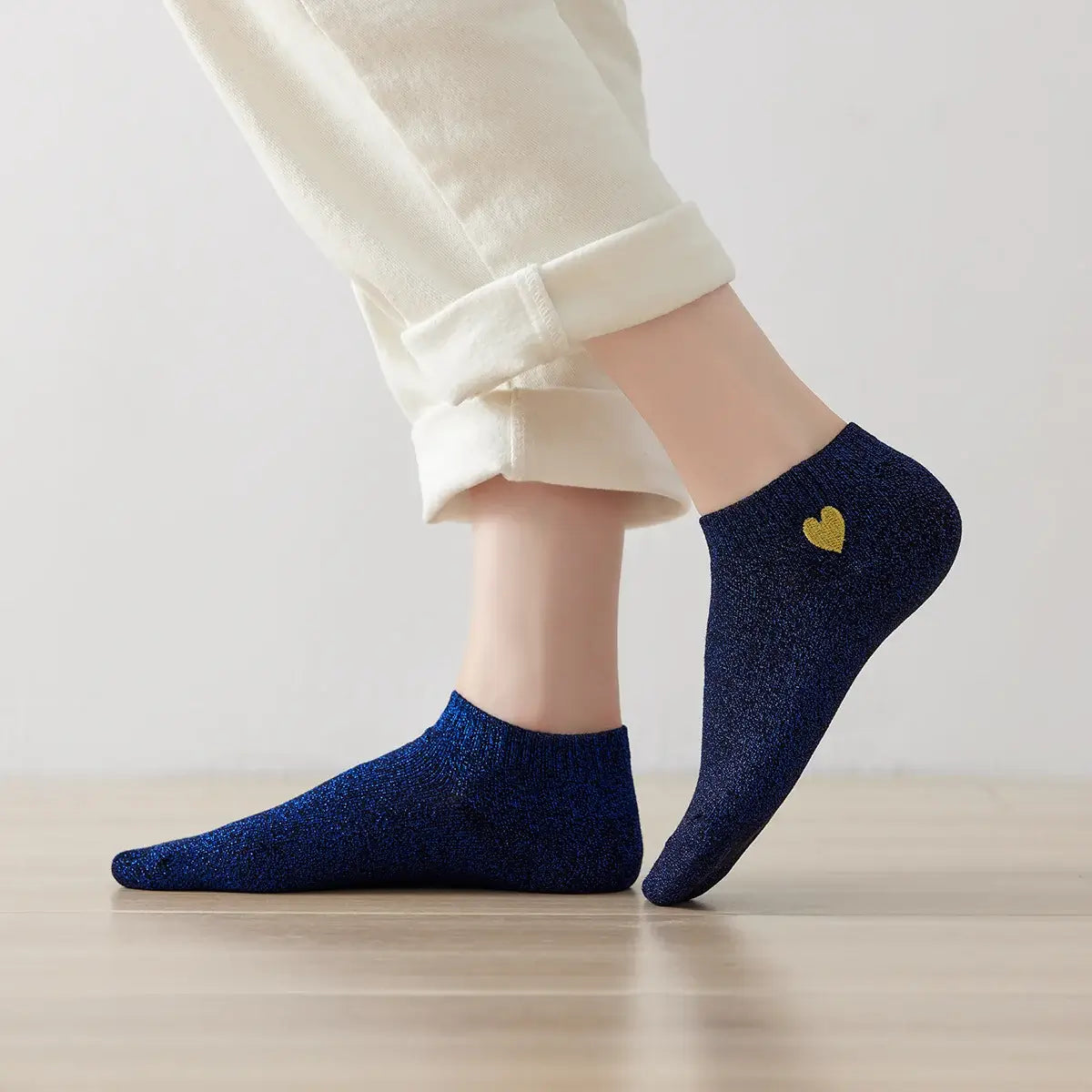 Chaussettes lurex à paillette à motif coeur doré pour femmes | Chaussettes douces et confortables | Fabriquées à partir de matériaux de haute qualité | Un cadeau parfait pour les femmes de tous âges