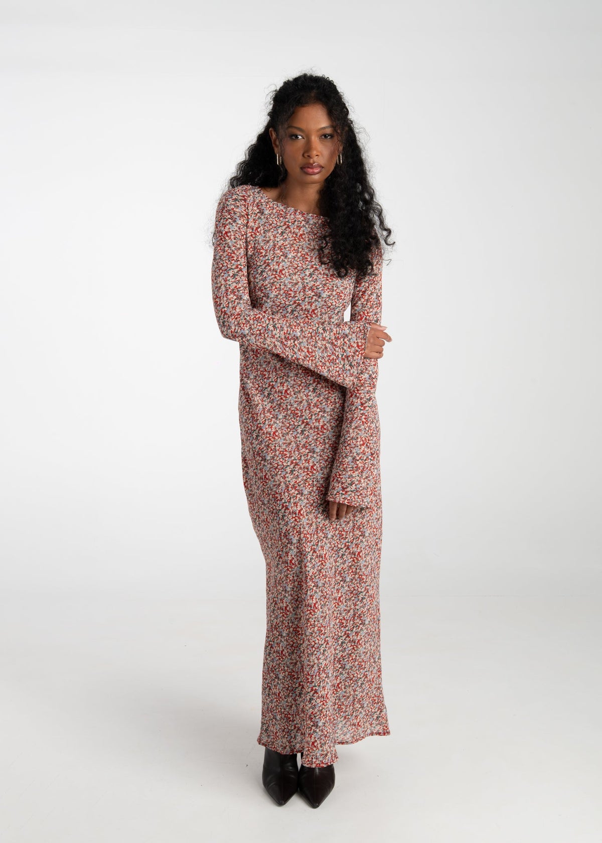 Robe Juliette Bias Cut Bell Sleeve Maxi – Red Floral