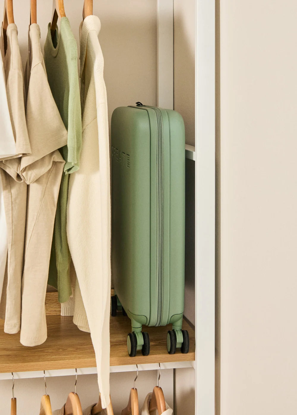 Luggage Studio Foldable - Maleta de cabina rígida plegable de policarbonato con cerradura TSA y ruedas multidireccionales - Verde