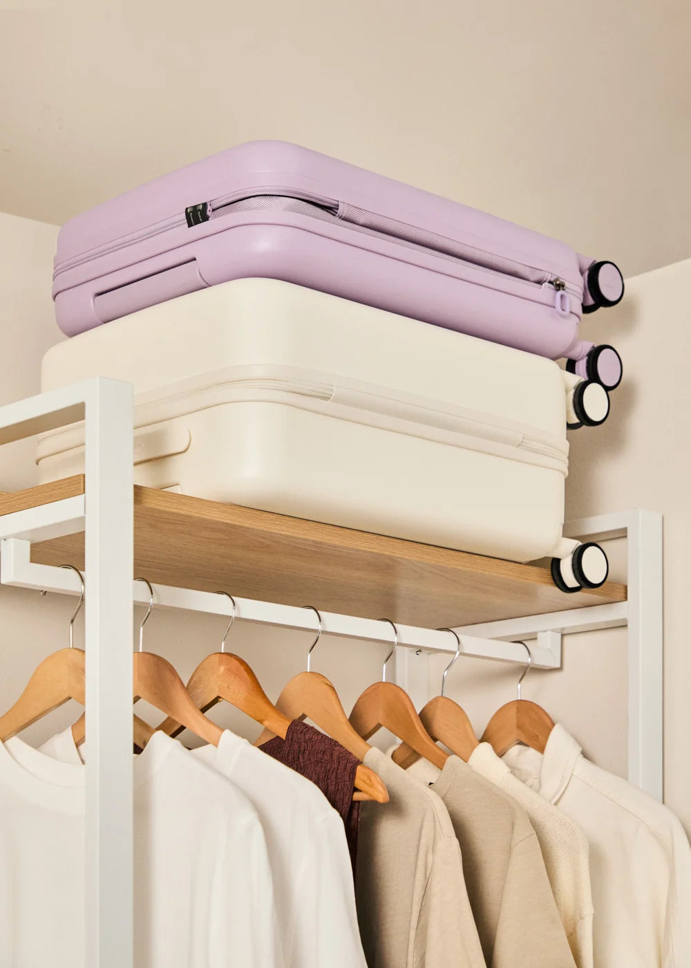 Luggage Studio Foldable - Maleta de Cabina Rígida Plegable de Policarbonato con Cerradura TSA y Ruedas Multidireccionales - Lavanda