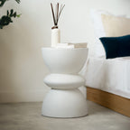 Maupiti - Table D'Appoint Ronde Blanche En Fibre D'Argile Effet Béton