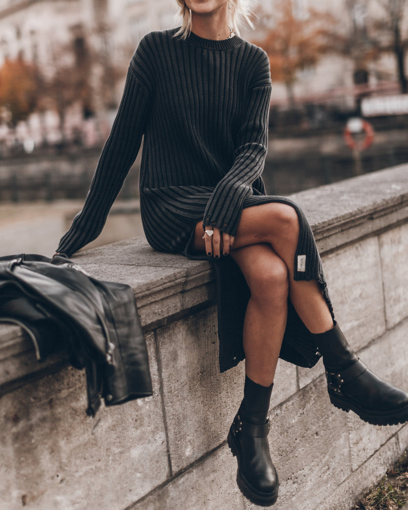 Robe The Dark Faded Knit Sweater