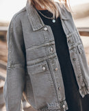 La chaqueta vaquera desteñida en color caqui