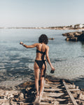 The Black Crinkle Bandeau Bikini Top The Black Crinkle Bikini Bottom Guindi - Product photo
