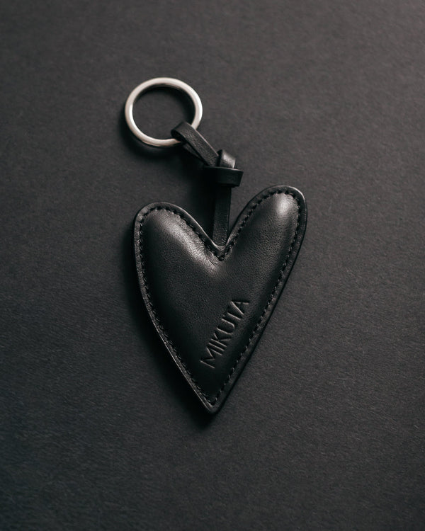 El llavero del corazón negro