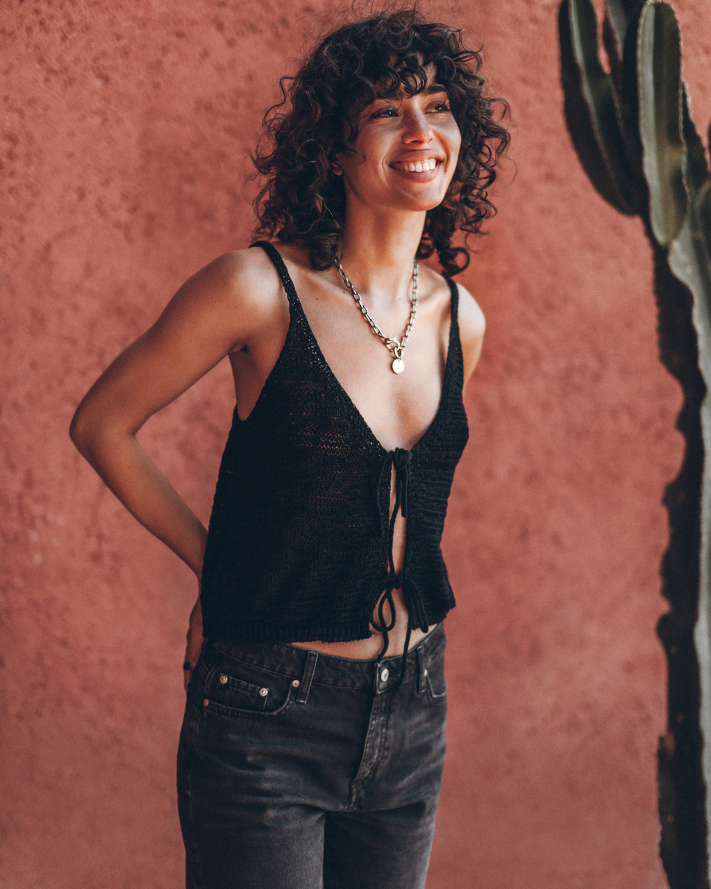 The Black Knitted Vest Top The Black Loose Jeans Mexico Guindi - Product photo