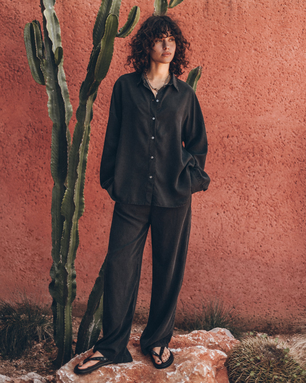 The Black Loose Longsleeve Shirt The Black Breezy Pants Mexico Guindi - Product photo