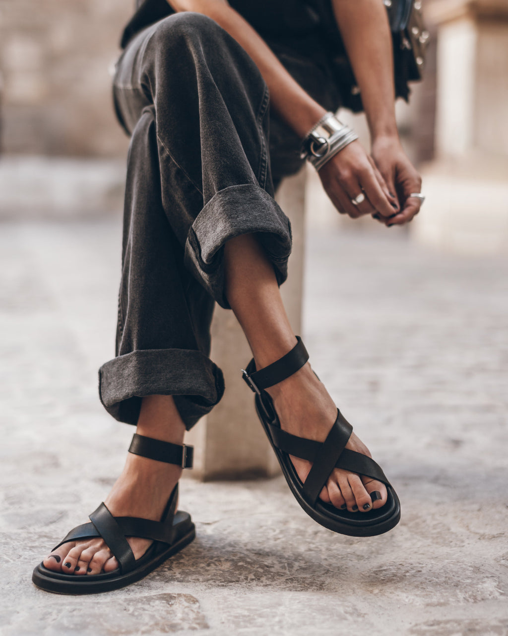 Sandales The Black Strappy Leather