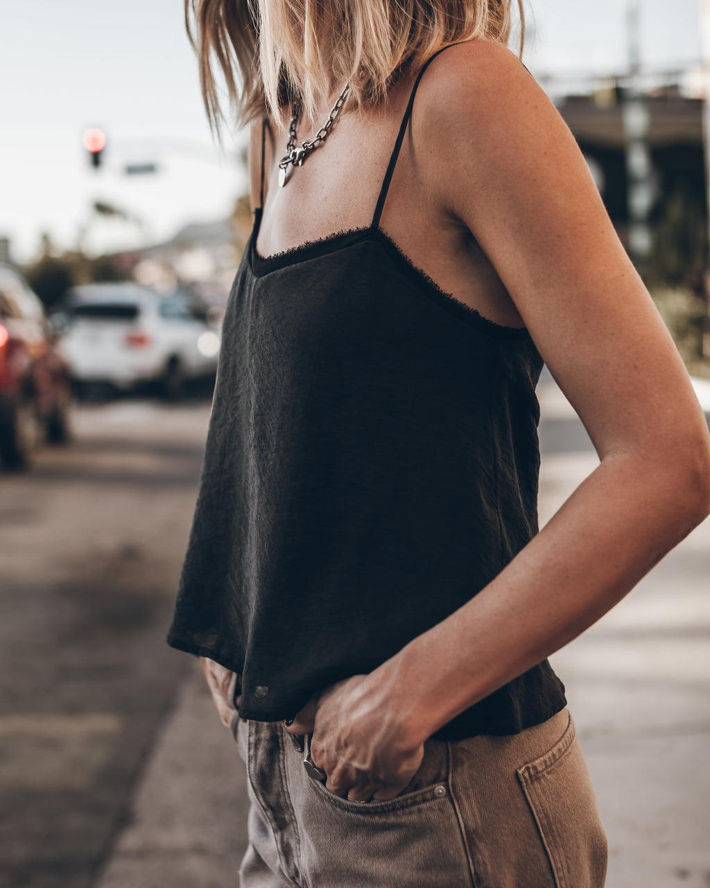 The Chestnut Baggy Jeans The Black Chill Top Los Angeles California Jacqueline - Product photo