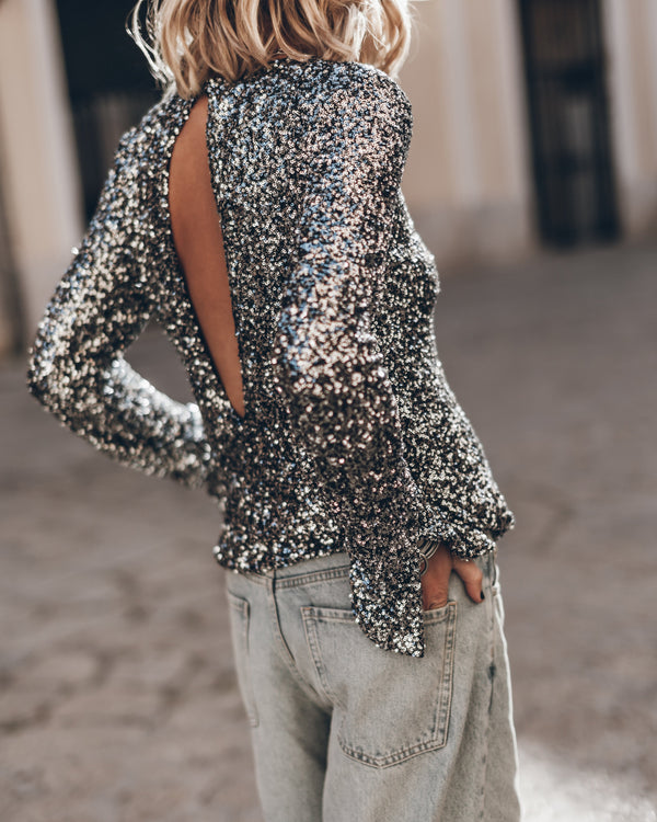 La blusa de lentejuelas oscuras