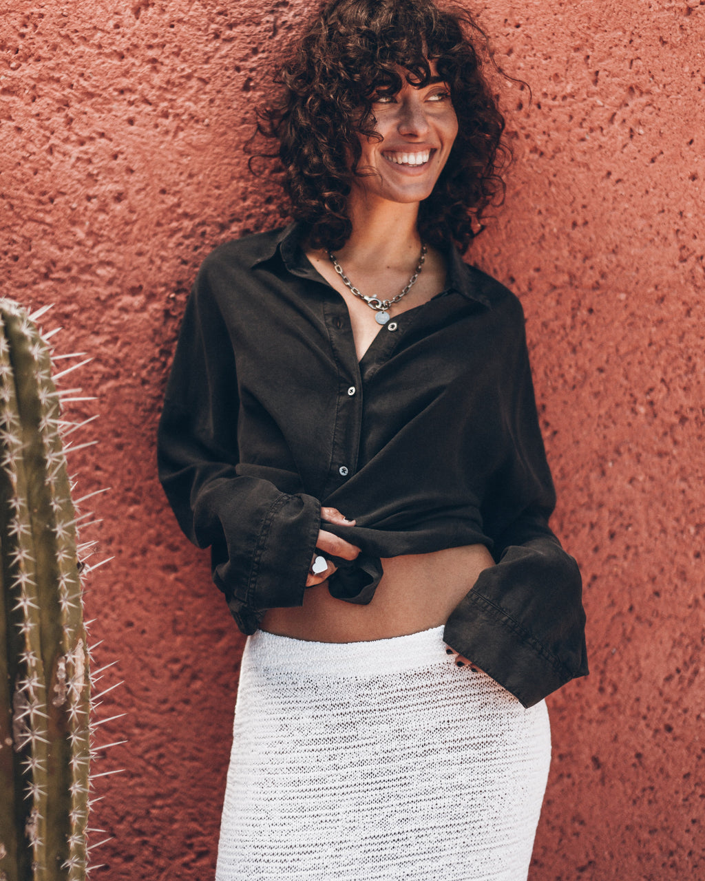 The White Long Knitted Skirt The Black Loose Longsleeve Shirt Mexico Guindi - Product photo