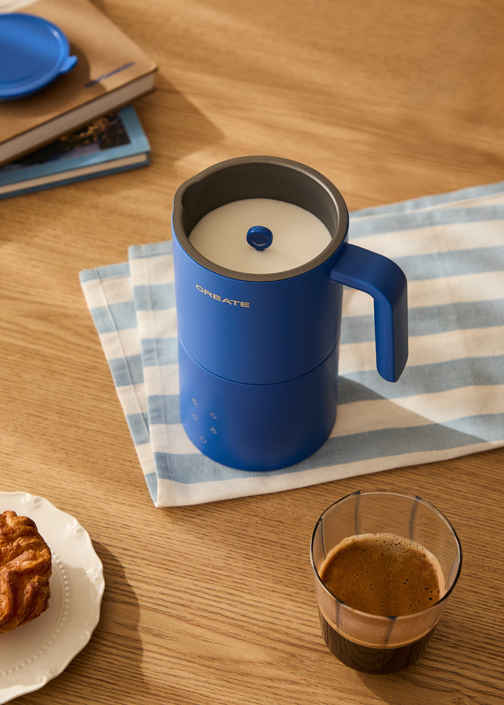 Milk Frother Studio Pro - Dishwasher-Safe Milk Frother & Heater - Cobalt Blue