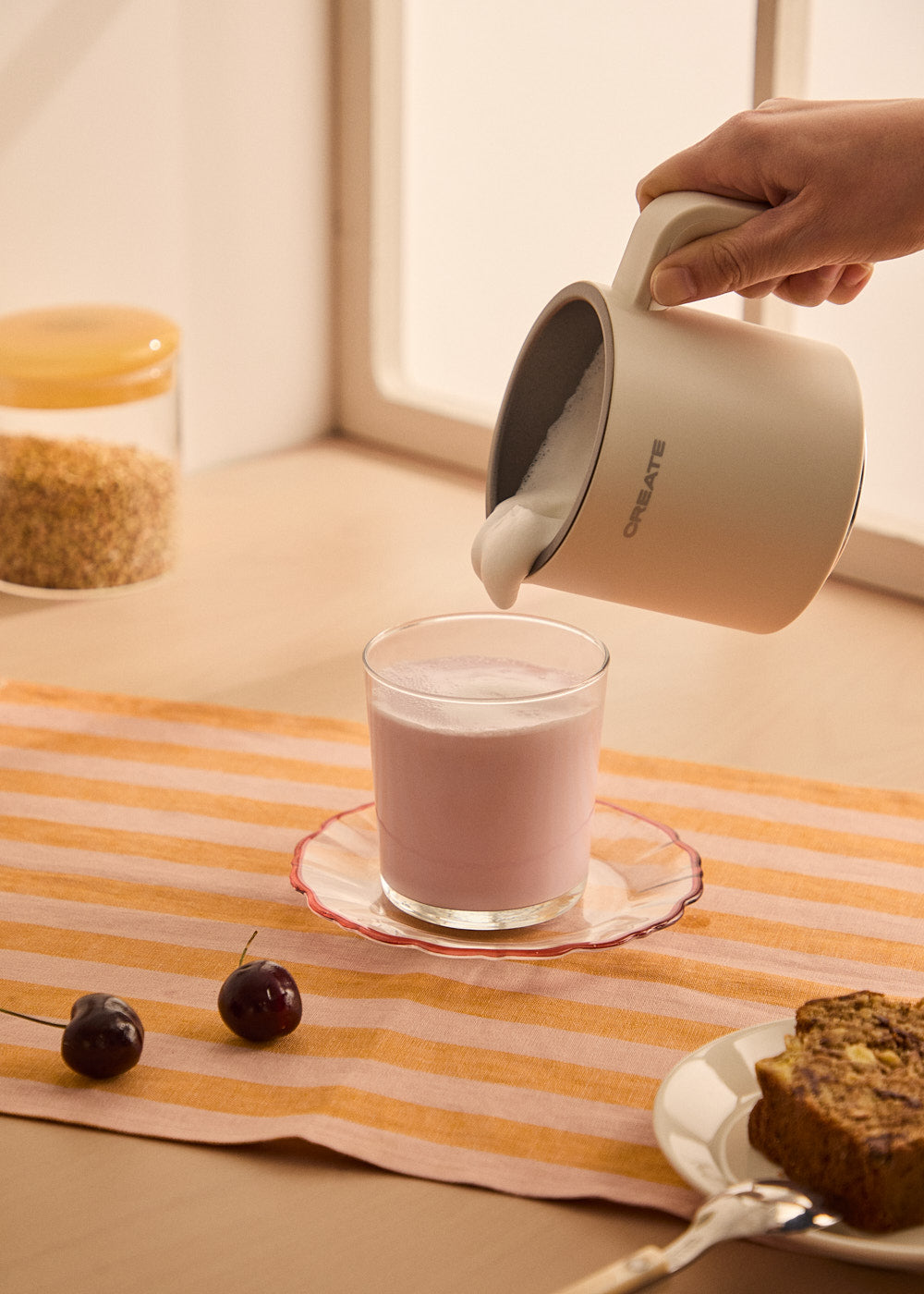 Milk Frother Studio Pro - Dishwasher-Safe Milk Frother & Heater - Off-White