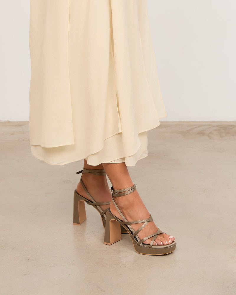 Mim shoes Sandalia de tacón NORI GRIS SATIN