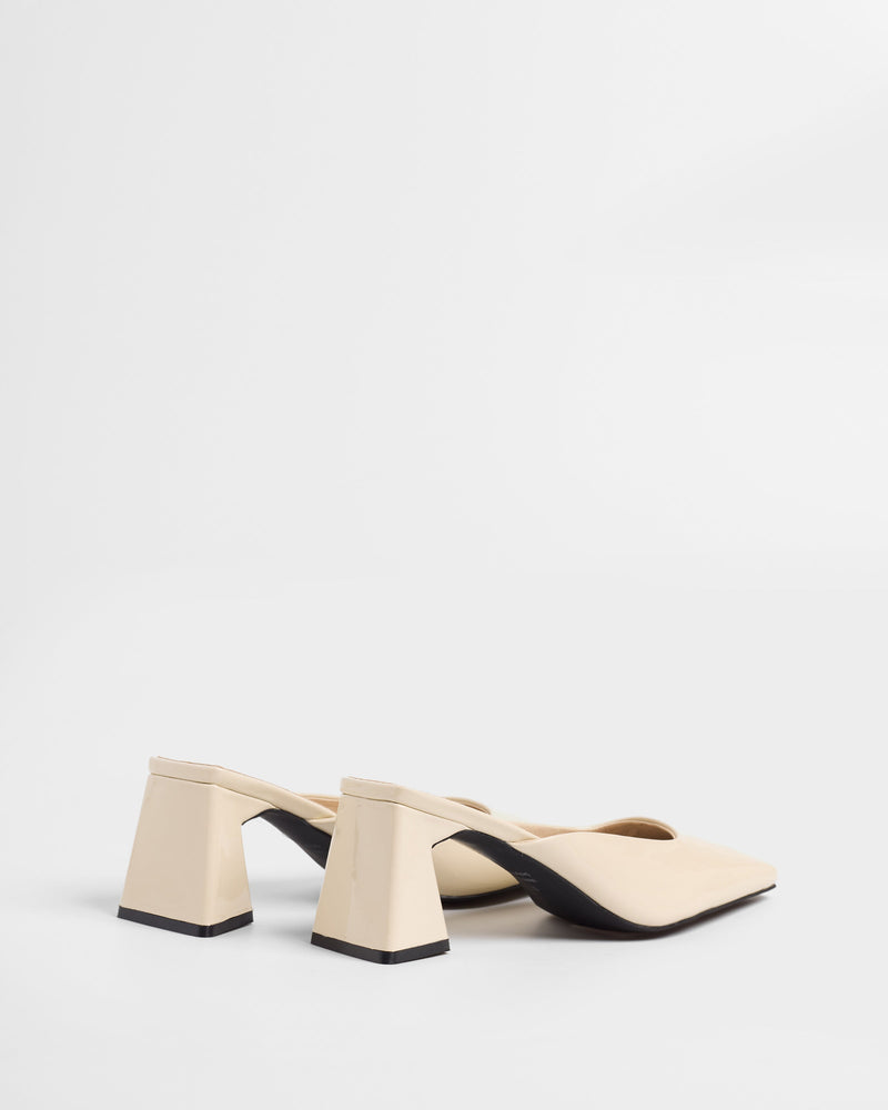 MIM Tacón cerrado Claude Crudo