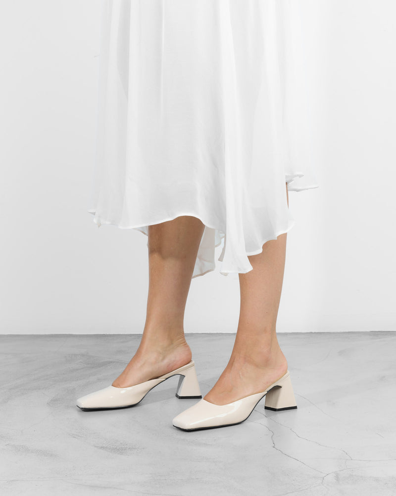 MIM Tacón cerrado Claude Crudo