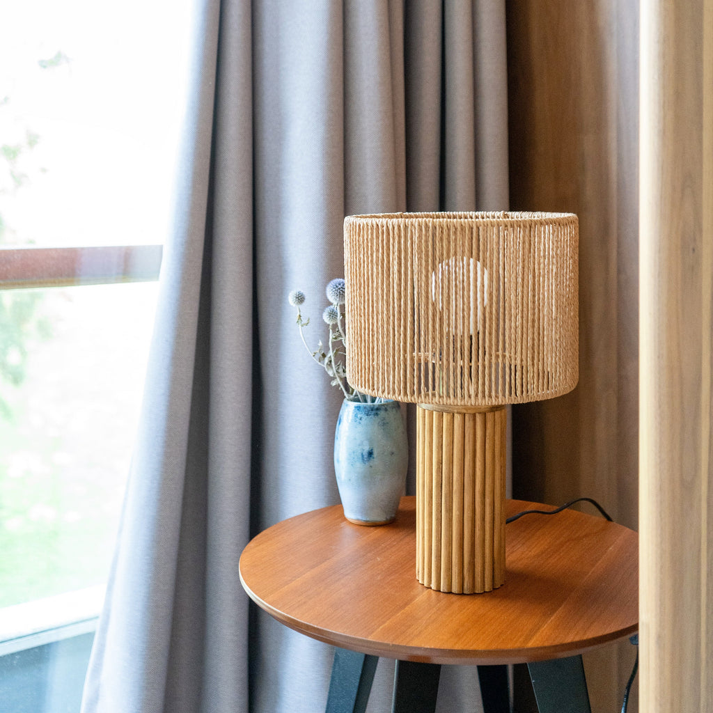 Mira - Lampe En Papier De Corde Et Socle En Rondin De Bois
