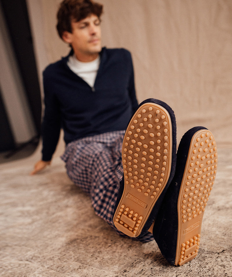 s/files/1/0898/2354/3633/files/mocassin-doublure-fourre-fourrure-chaussons-pantoufles-daim-bleu.jpg_v_4046872180226-7_f377f52d-2b7e-43c3-bc05-12fb2f837f93.jpg?v=1745514194