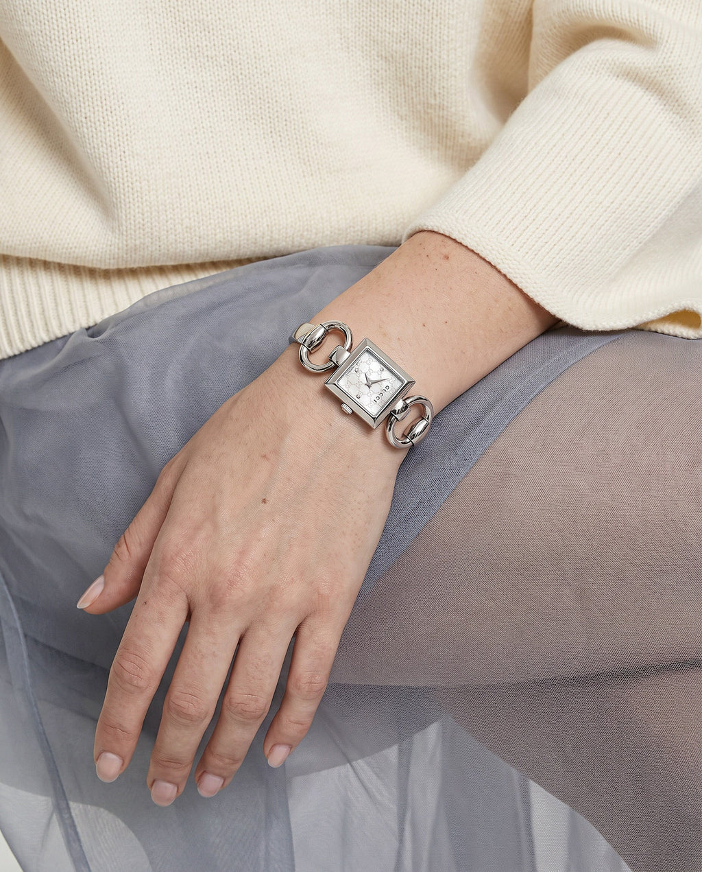 Reloj Gucci Tornabuoni Bangle Nácar y Diamantes
