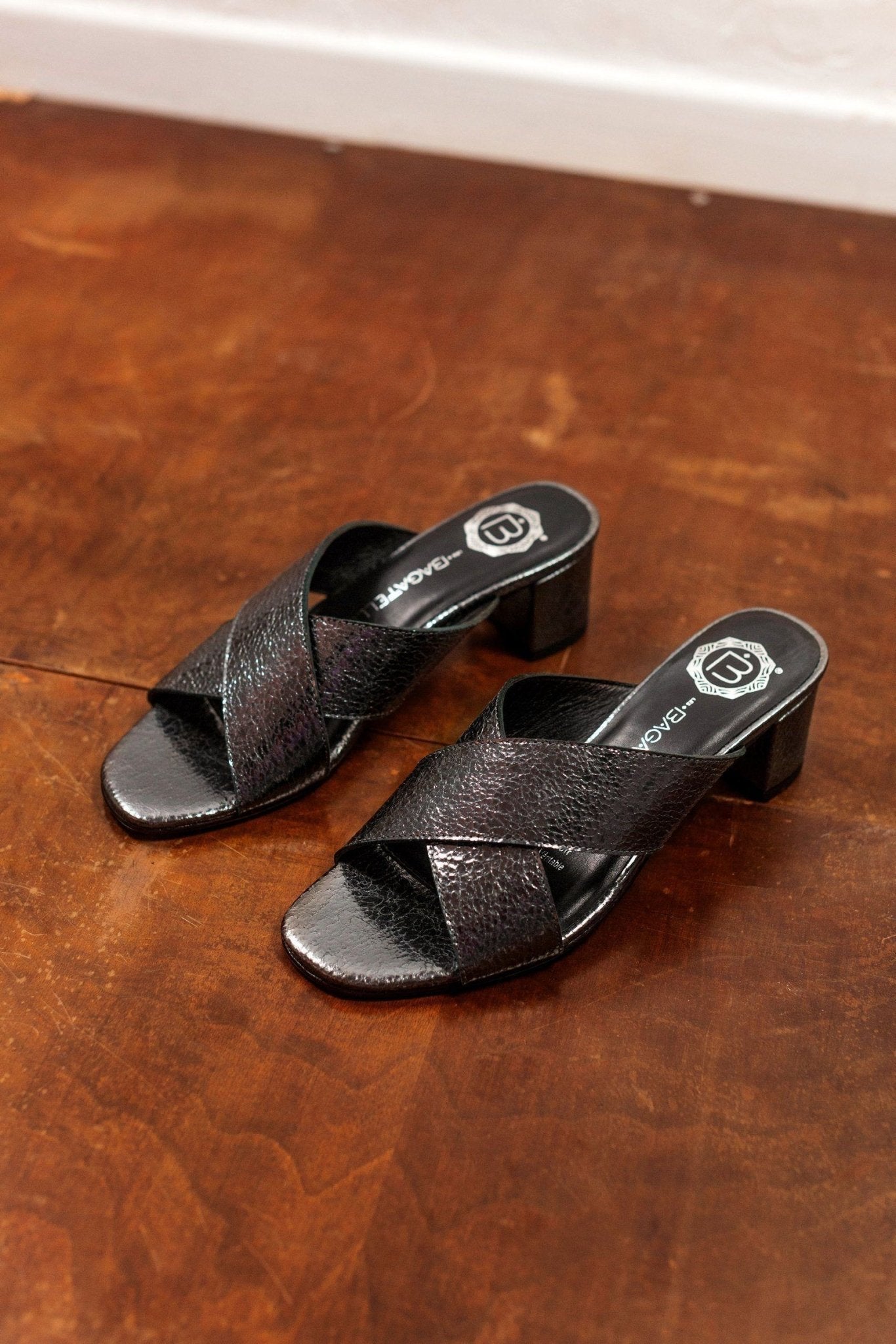 Les Bagatelles - Joana Mules - Gun