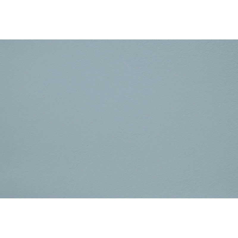Peinture Cool pearl appliquée sur un mur - teinte bleu gris clair