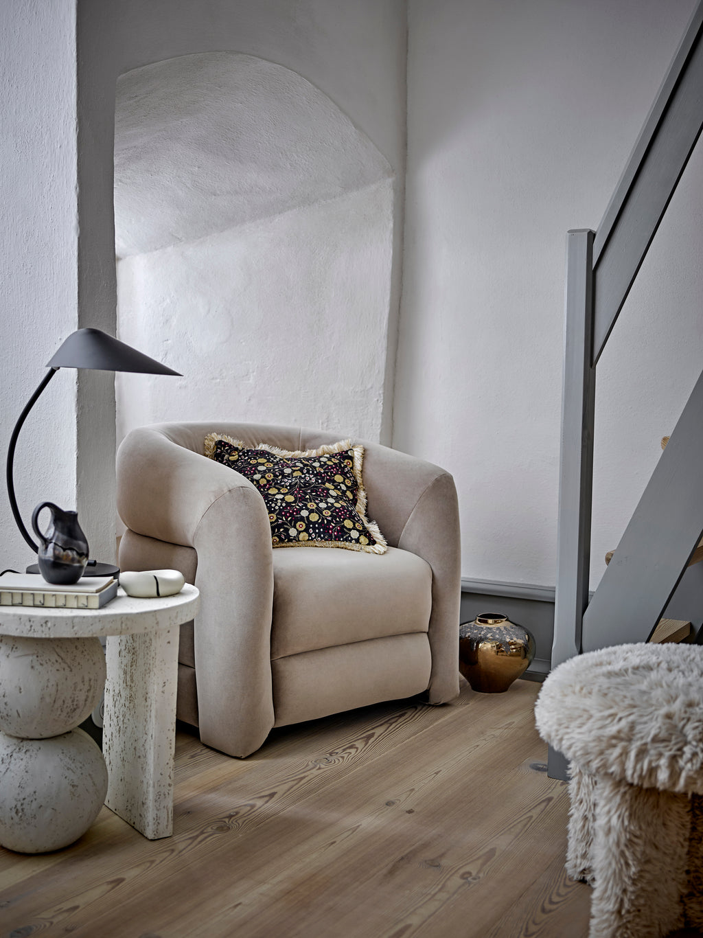 Nisella - Table Lamp - Black - Metal
