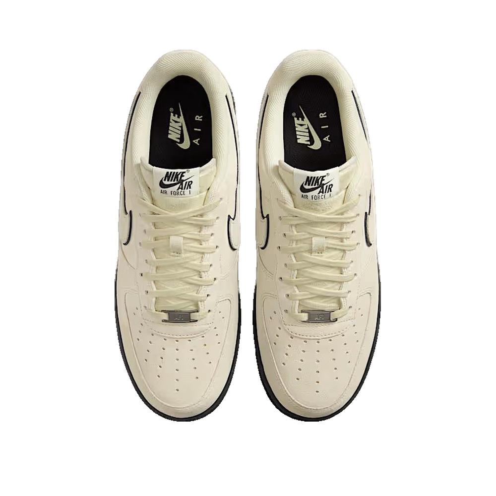 Air Force 1 '07 LV8 Trainers - Light Khaki