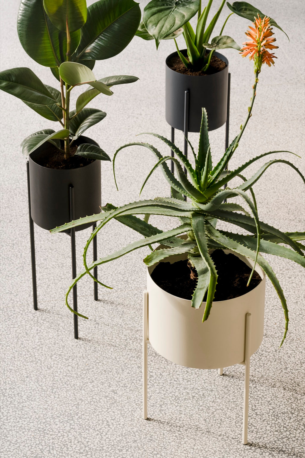 Maki Flower Pot – Large – Vulcano Black
