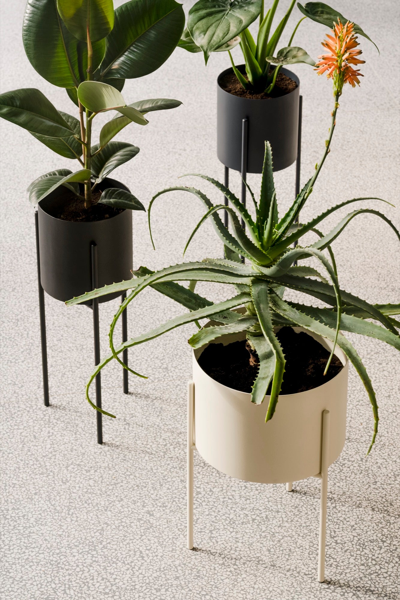 Maki Flower Pot – Large – Vulcano Black