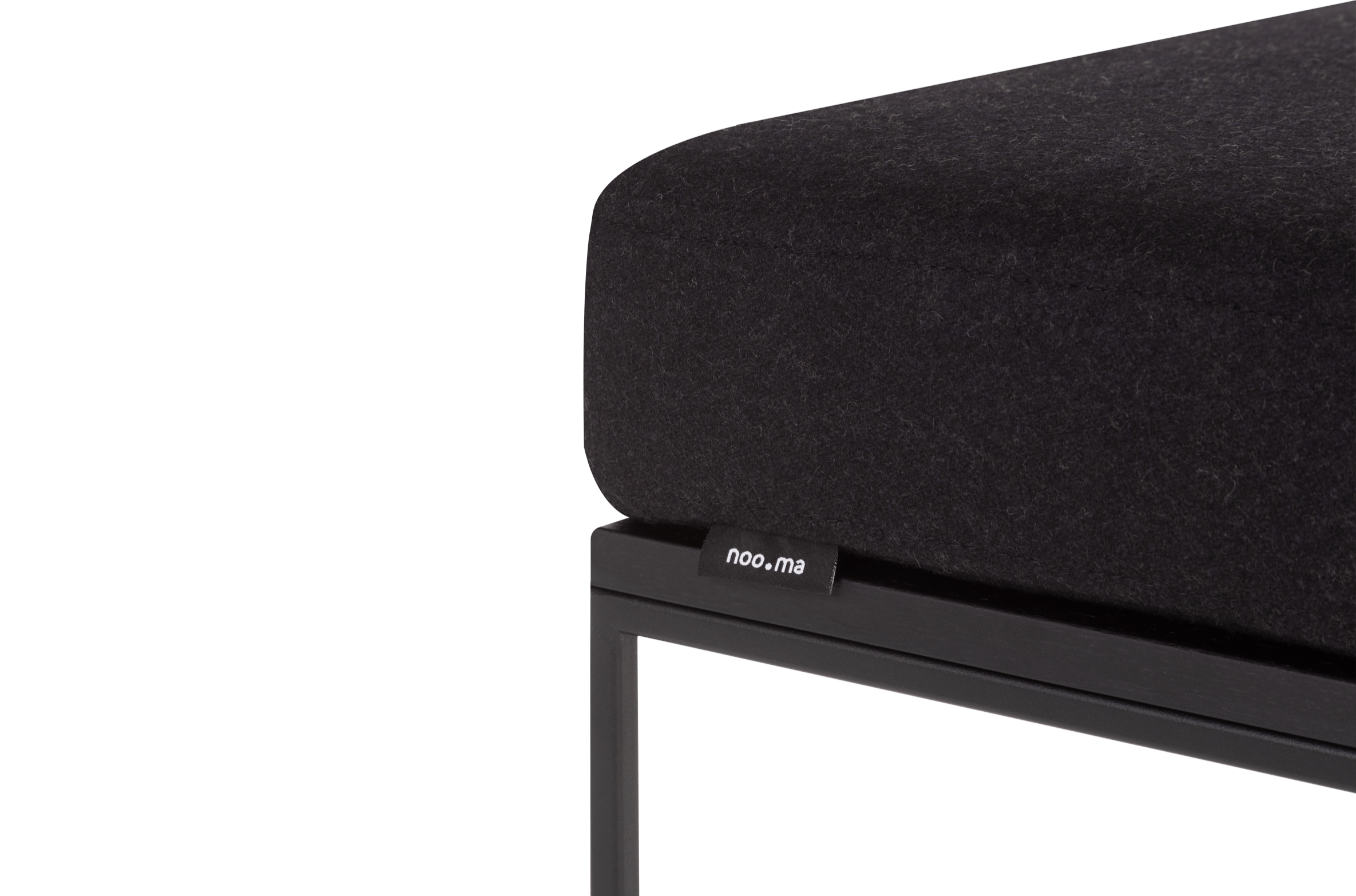 Pouf Feo - Black Oak Top / Black Tie Wool Cushion