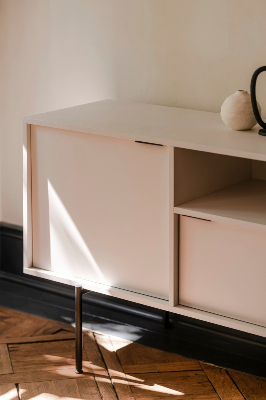 Buffet Bau - Almond Grey Body