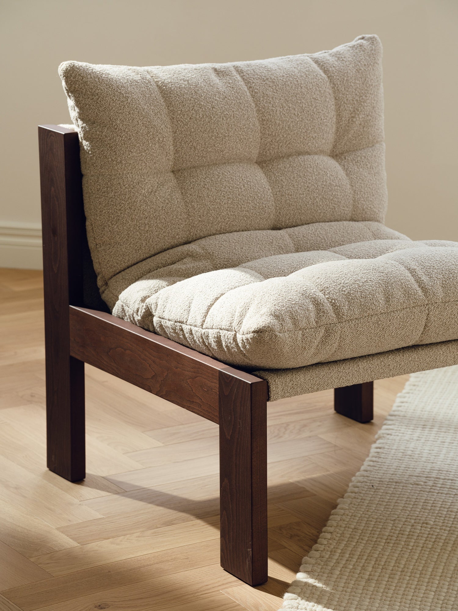 Huno - Sillón Lounge - Cocoa Brown & Desert Beige Bouclé