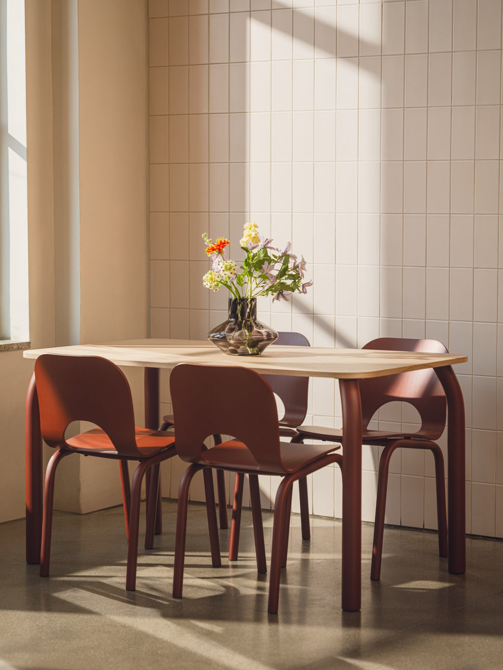 Table Meko - Grand - Oak Top/Auburn Red Legs