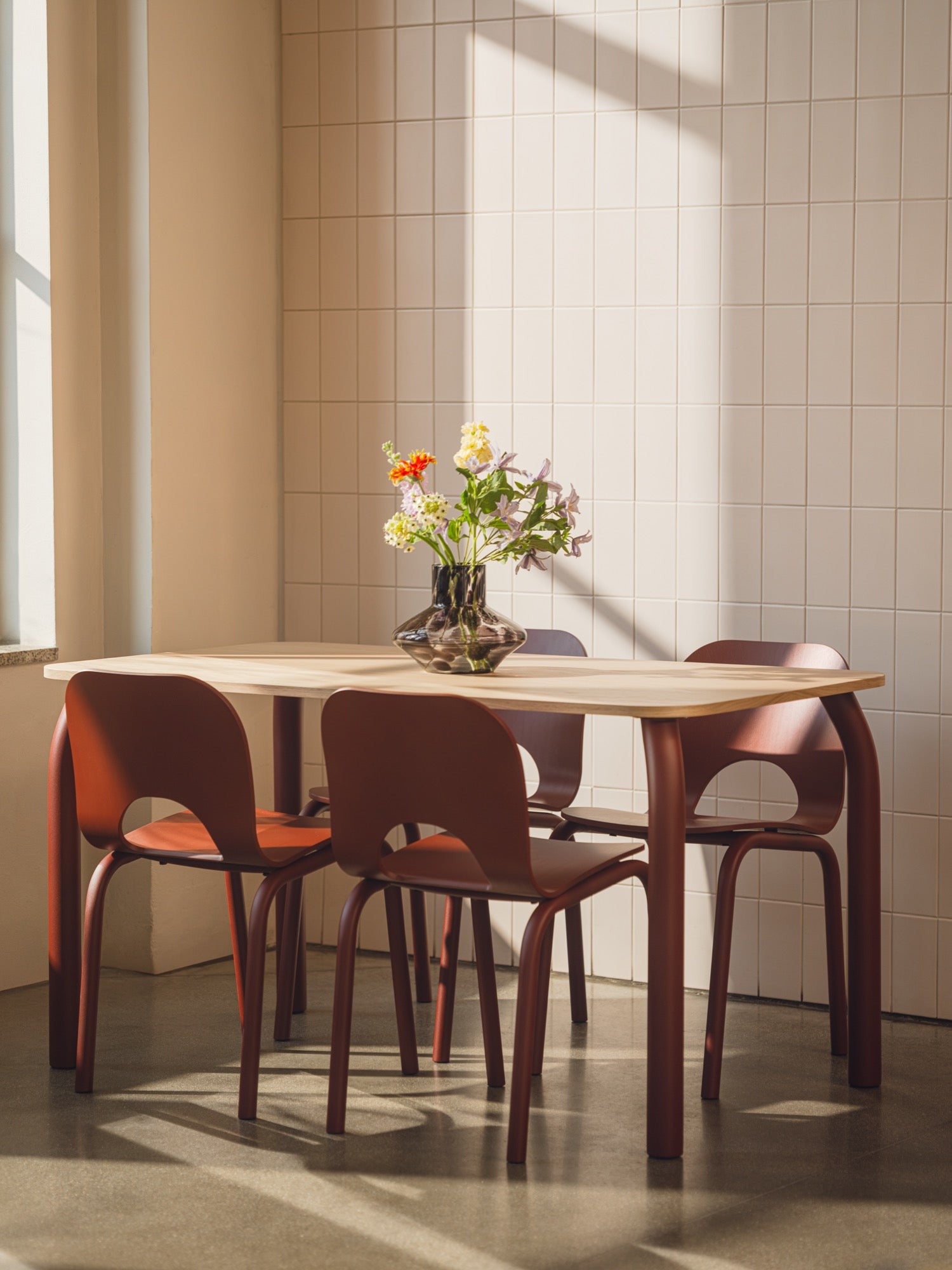 Table Meko - Grand - Oak Top/Auburn Red Legs
