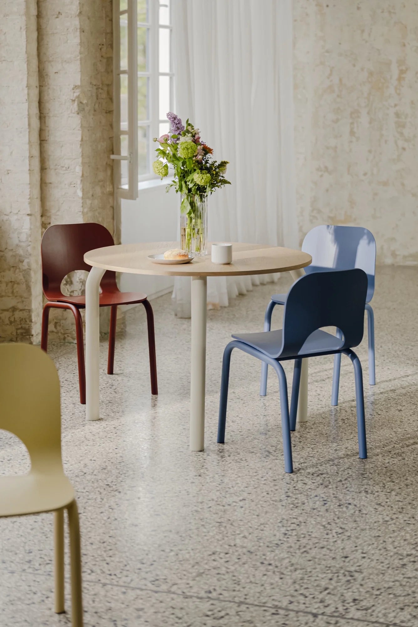 Mesa Meko - Pequeña - Tapa de roble/Patas beige Piazza