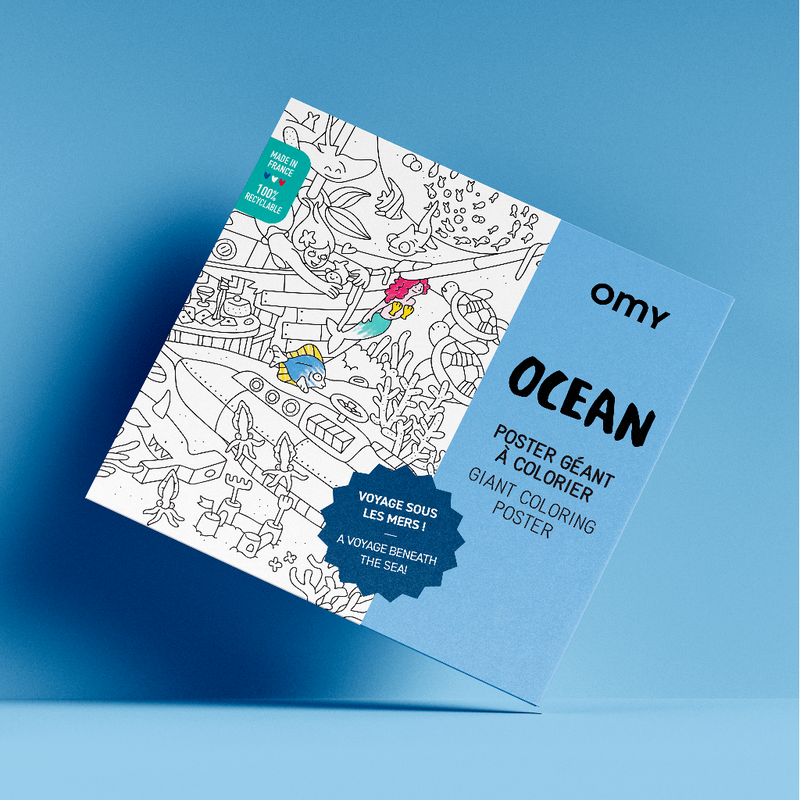 Packaging du poster géant Océan à colorier par OMY sur fond bleu marine