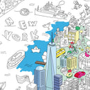 Poster à colorier New York - illustration urbaine détaillée avec taxis, buildings et passants OMY New York poster à colorier - One World Trade Center et rivière Hudson partiellement coloriés